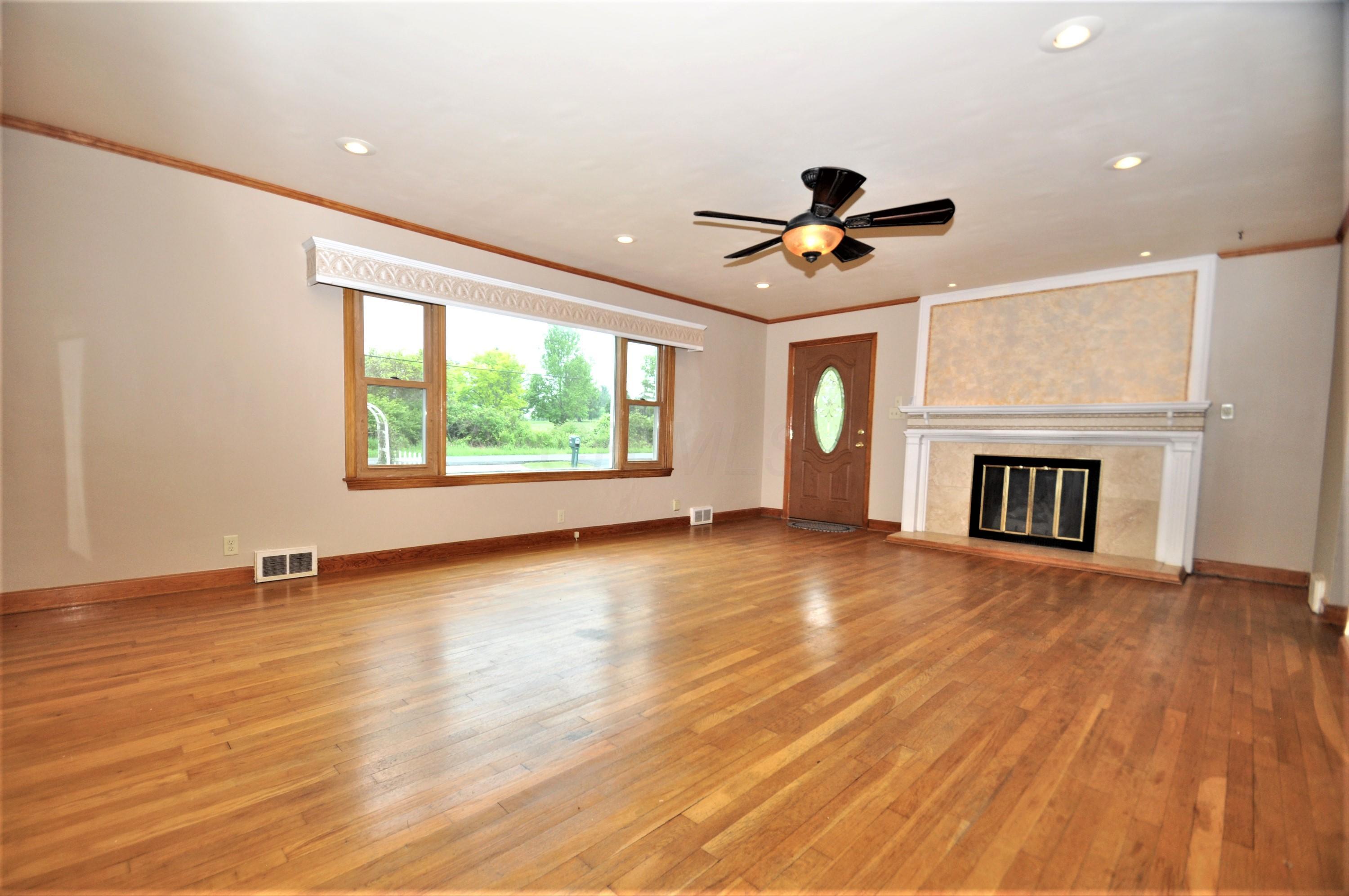 1237 Military Road Zanesville, OH 43701 - Photo 3 of 23