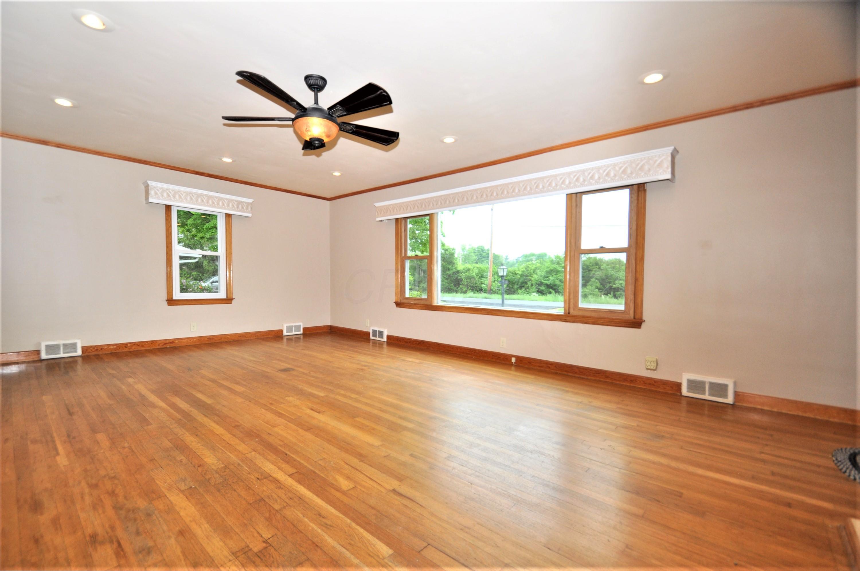 1237 Military Road Zanesville, OH 43701 - Photo 4 of 23