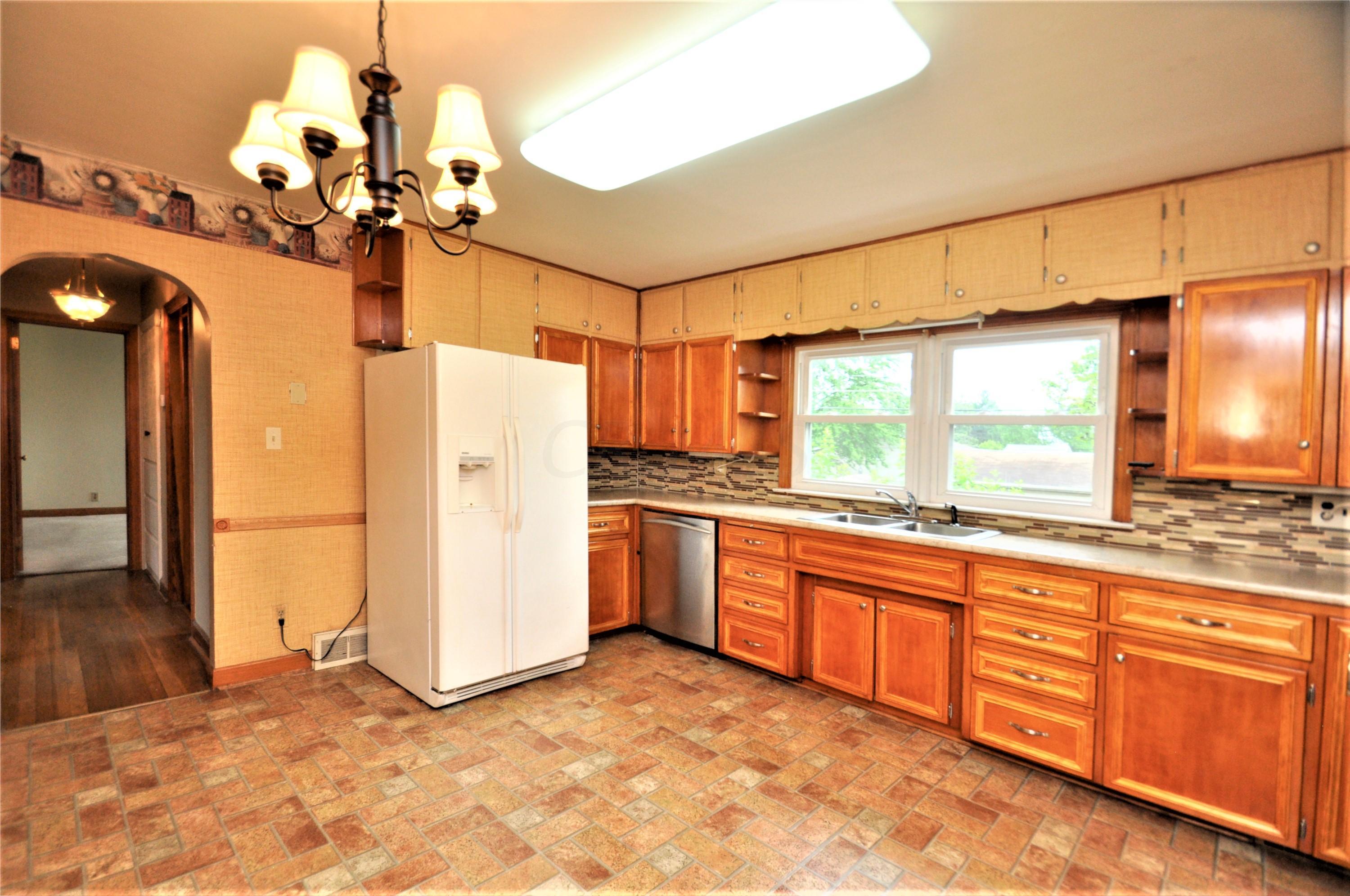 1237 Military Road Zanesville, OH 43701 - Photo 5 of 23