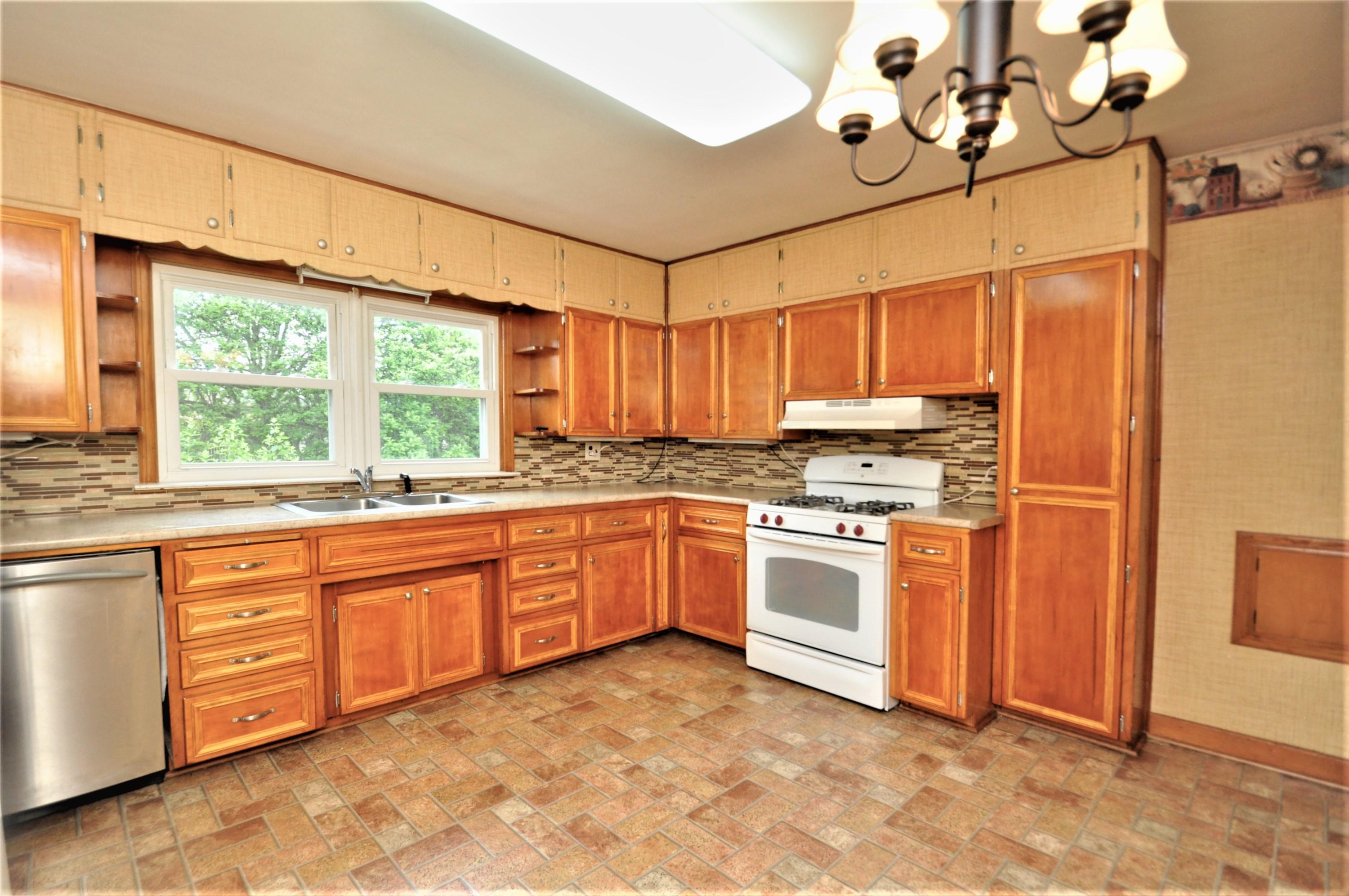 1237 Military Road Zanesville, OH 43701 - Photo 6 of 23