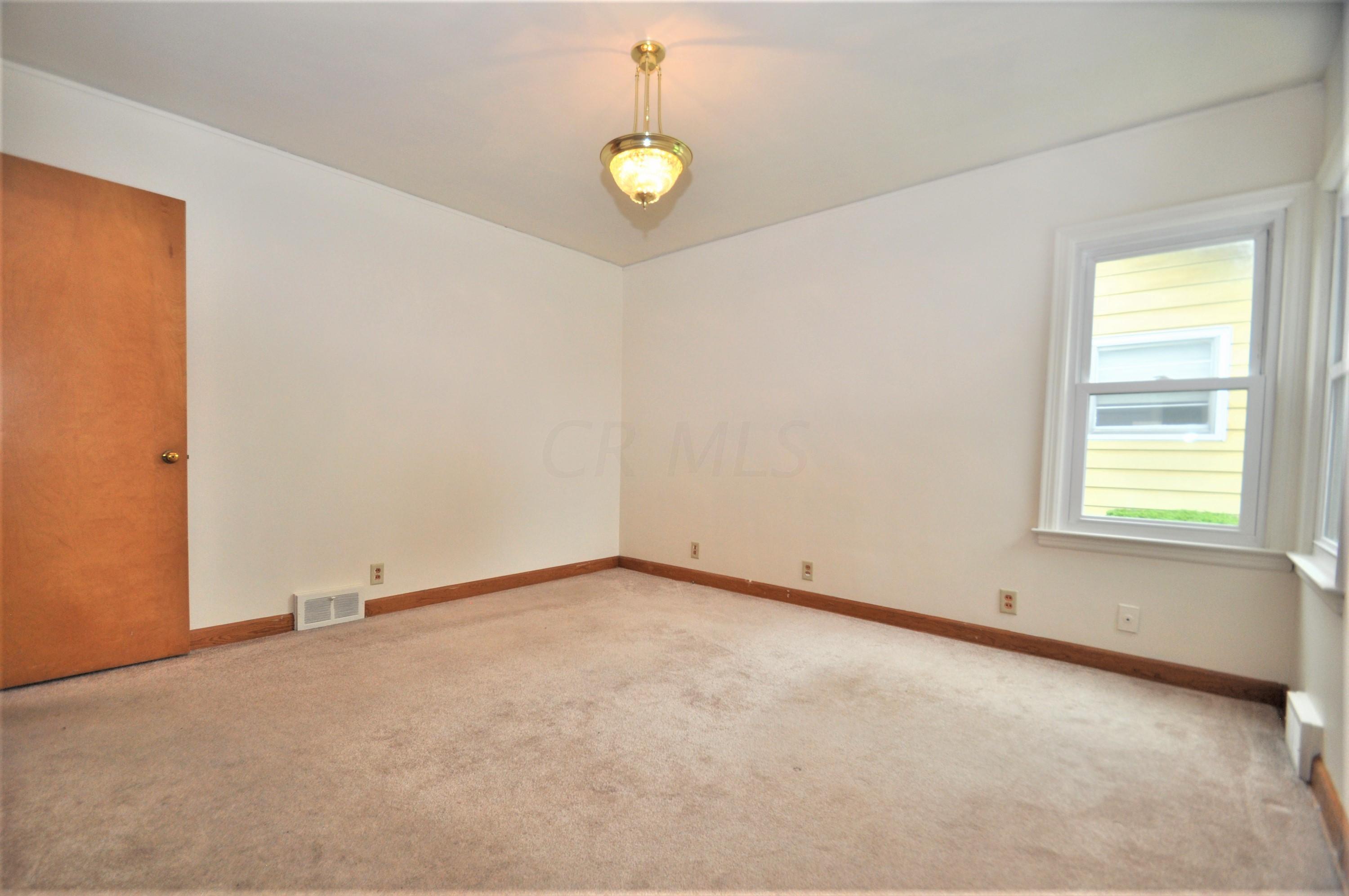 1237 Military Road Zanesville, OH 43701 - Photo 8 of 23