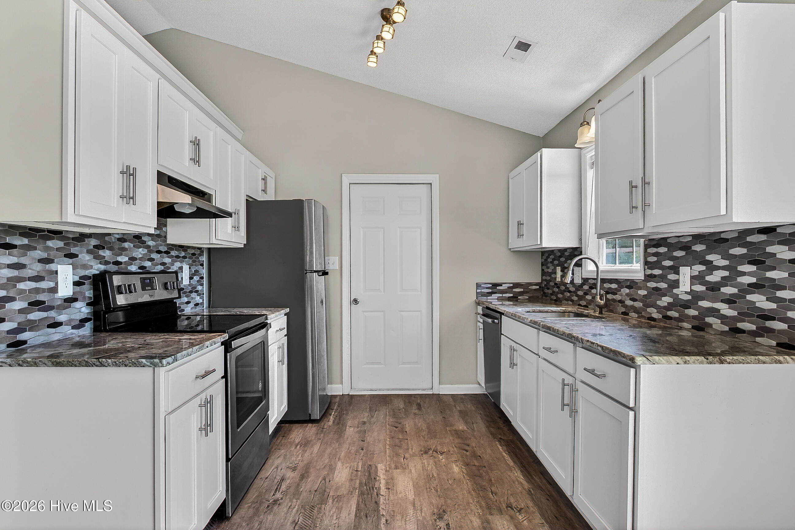 407 Alec Court Hubert, NC 28539 - Photo 11 of 26 10