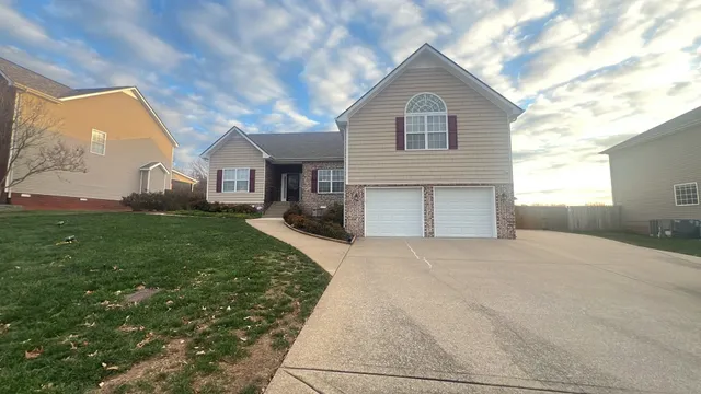 $390,000 | 3136 Hawthorn Drive, Clarksville, TN 37043