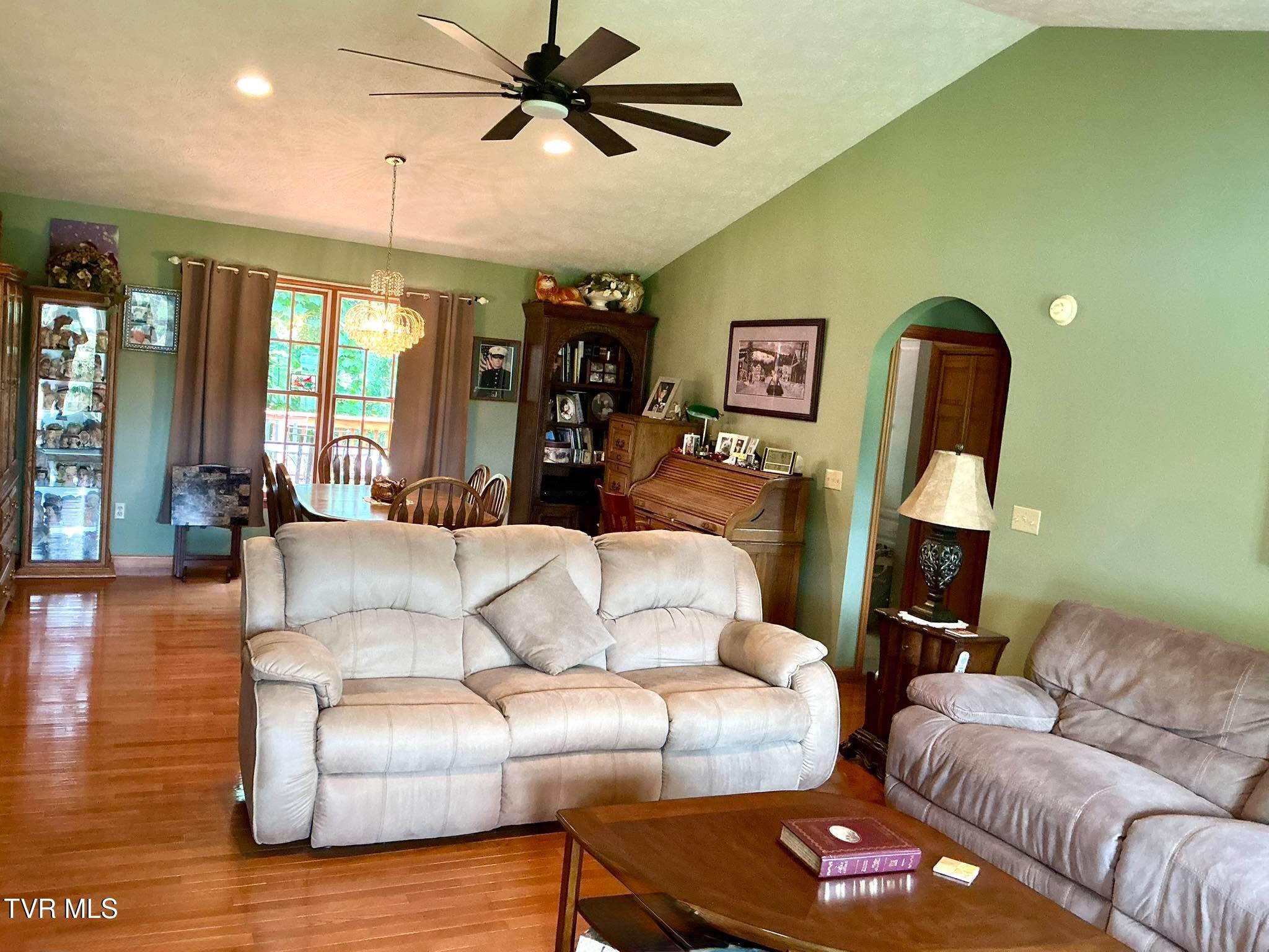 804 Nash Street Southwest Wise, VA 24293 - Photo 12 of 52 IMG_3137