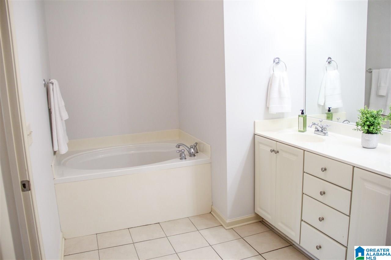 28 Portobello Road, Unit 8 Birmingham, AL 35242 - Photo 31 of 45