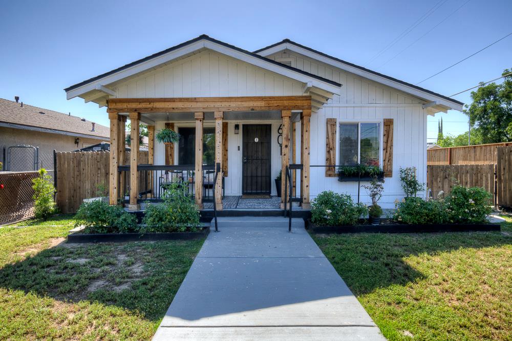 601 I Street Sanger, CA 93657 - Photo 1 of 29