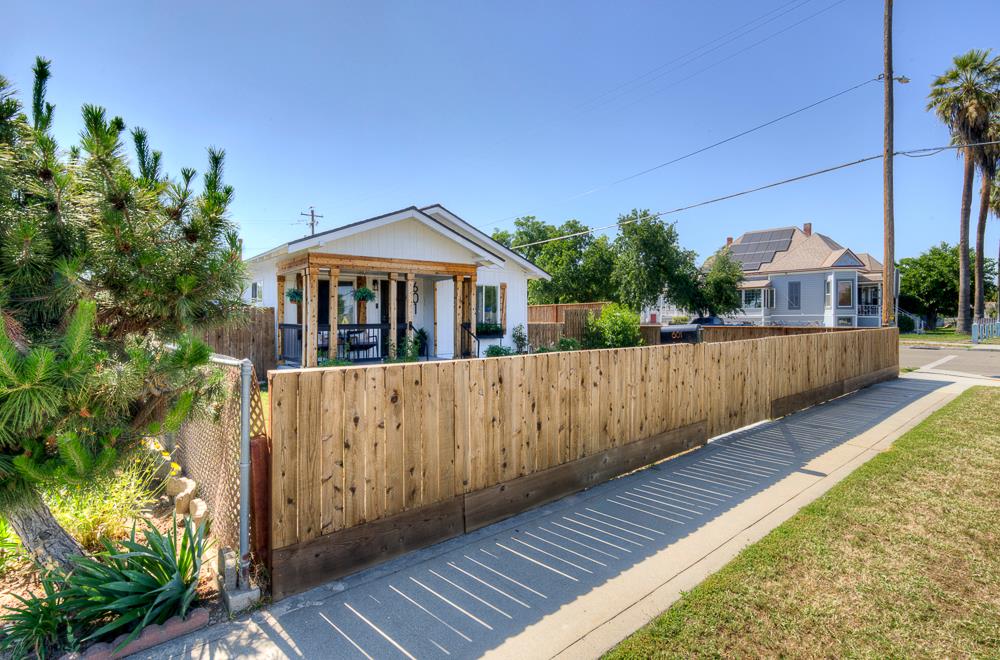 601 I Street Sanger, CA 93657 - Photo 28 of 29