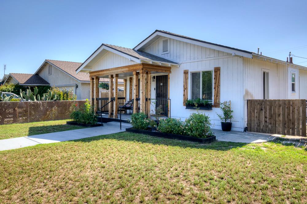 601 I Street Sanger, CA 93657 - Photo 4 of 29