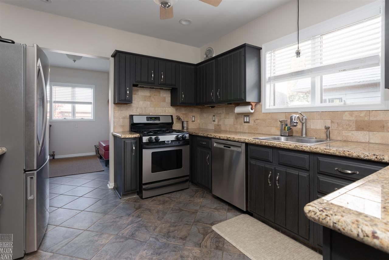 967 Lincoln Road Grosse Pointe, MI 48230 - Photo 8 of 31 50026834-7.JPG