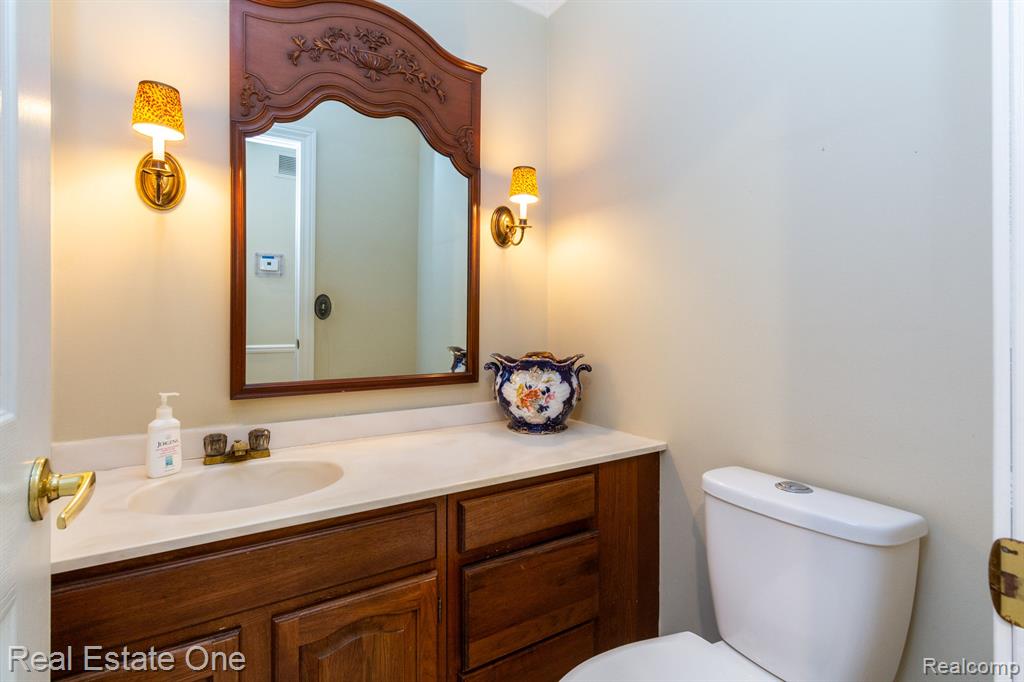 1439 Lantern Lane Rochester Hills, MI 48306 - Photo 10 of 39