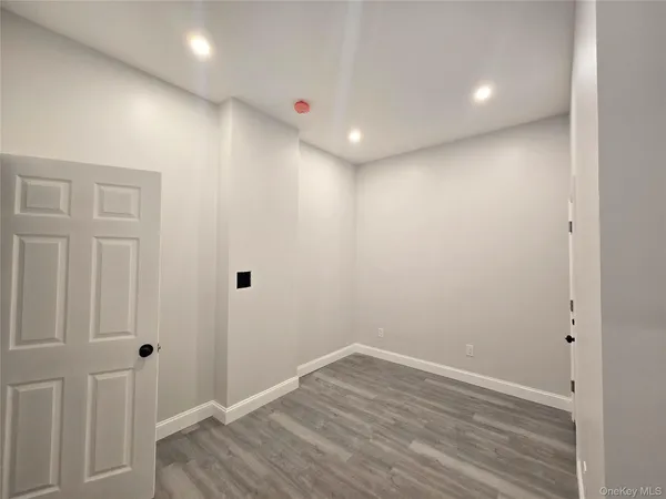 $3,200 | 143 Jericho Turnpike, Unit A, Mineola, NY 11501