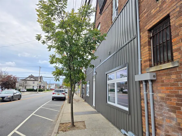 $3,200 | 143 Jericho Turnpike, Unit A, Mineola, NY 11501
