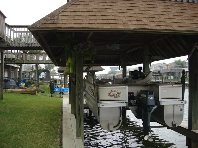 $415,000 | 1187 Sailfish Street, Bayou Vista, TX 77563