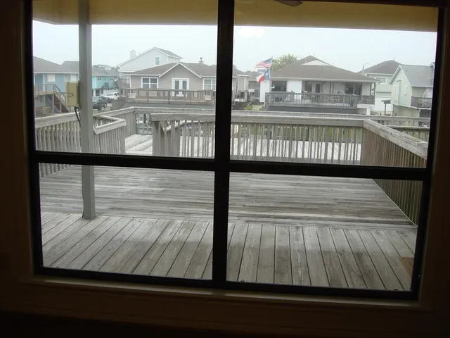 $415,000 | 1187 Sailfish Street, Bayou Vista, TX 77563