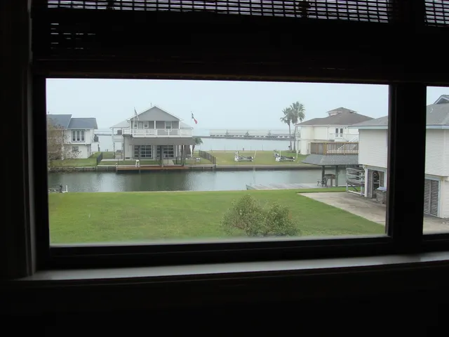 $415,000 | 1187 Sailfish Street, Bayou Vista, TX 77563