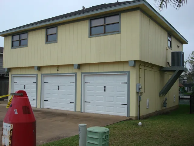 $415,000 | 1187 Sailfish Street, Bayou Vista, TX 77563