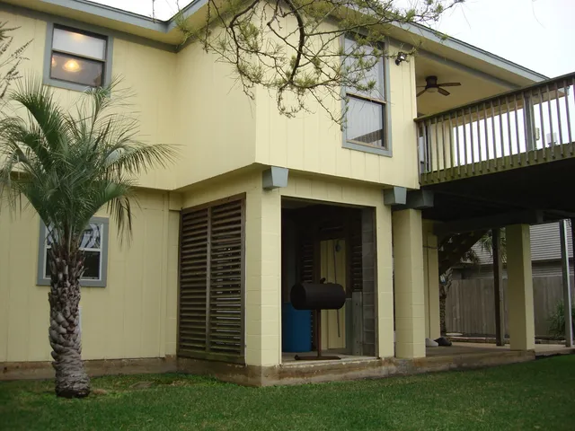 $415,000 | 1187 Sailfish Street, Bayou Vista, TX 77563