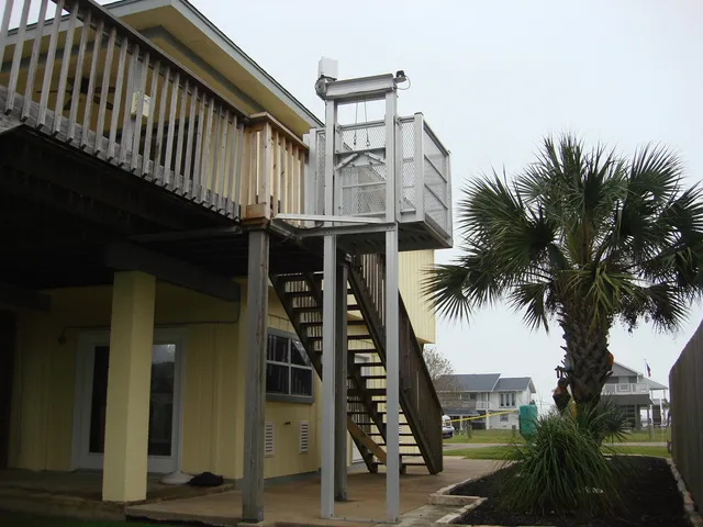 $415,000 | 1187 Sailfish Street, Bayou Vista, TX 77563