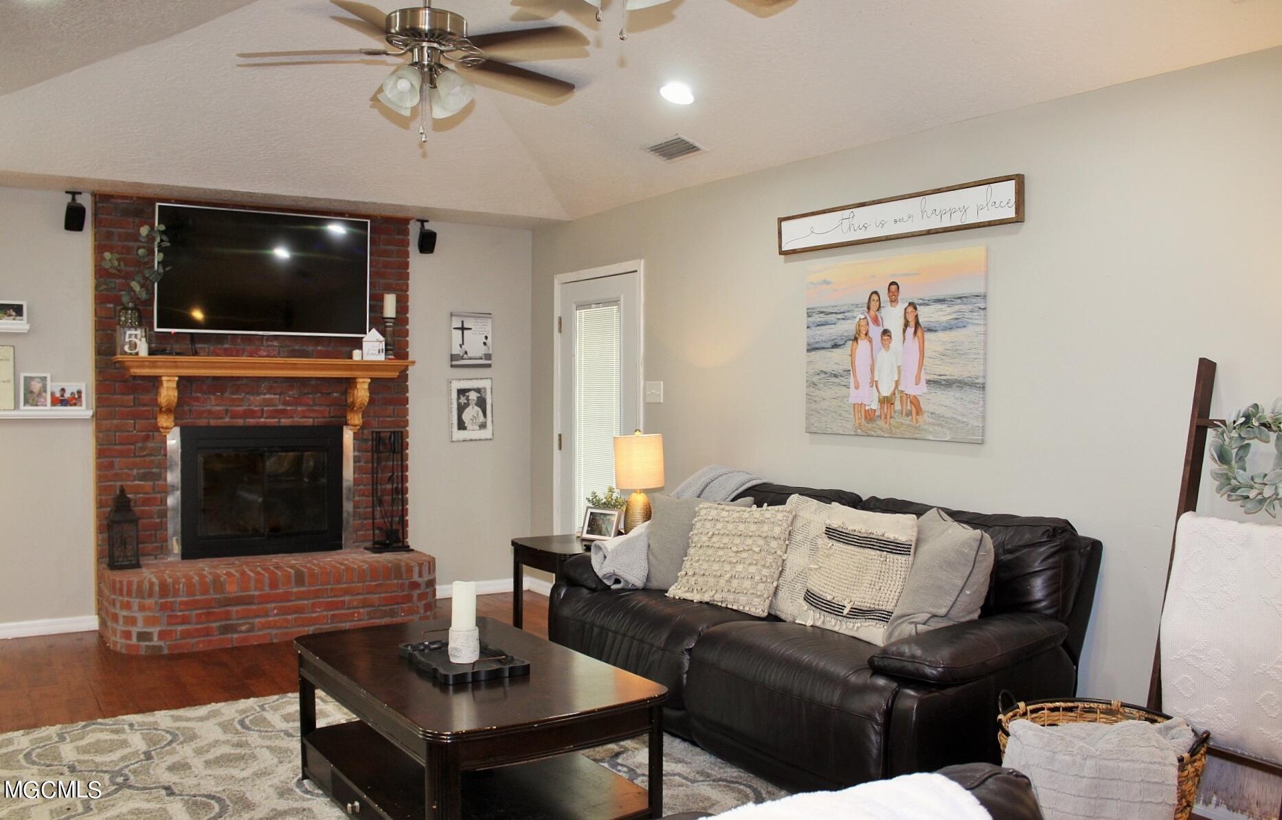 189 Cedar Ridge Road Lucedale, MS 39452 - Photo 3 of 20 3-Living Room