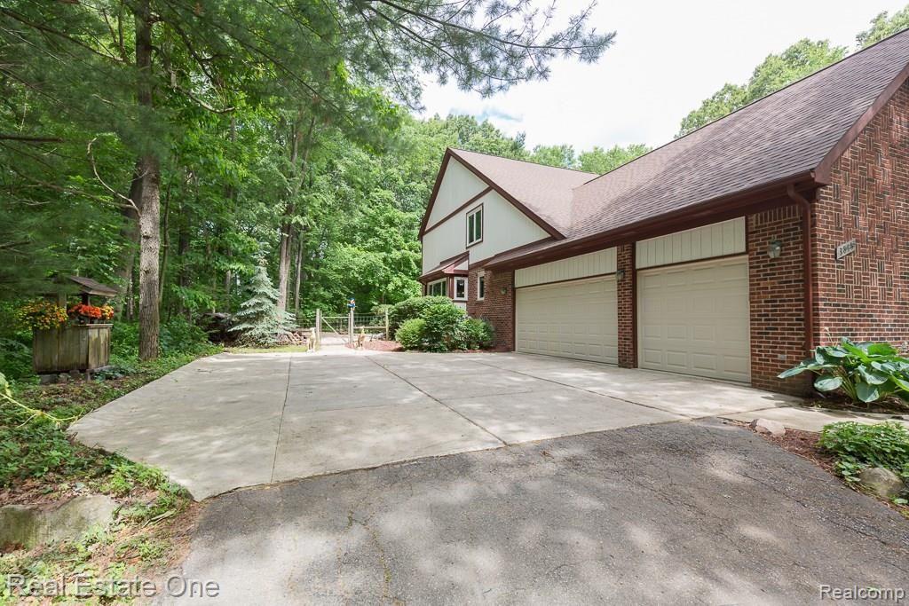 3815 Orion Road Oakland, MI 48363 - Photo 33 of 36 3 Car Garage