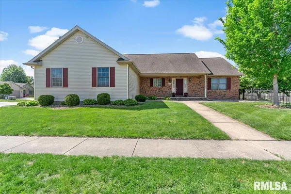 $289,000 | 3700 Bergamot Drive, Springfield, IL 62712