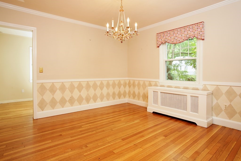 12 Avondale Road Newton, MA 02459 - Photo 4 of 6