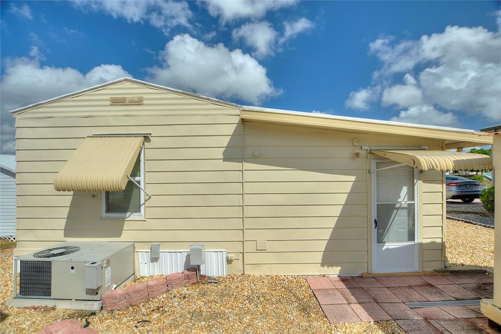 251 Patterson Road, Unit G9 Haines City, FL 33844 - Photo 23 of 40 a front view of a house with a shower