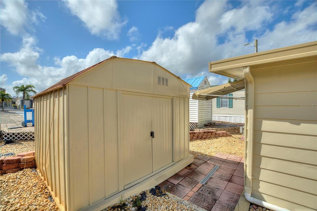 251 Patterson Road, Unit G9 Haines City, FL 33844 - Photo 24 of 40 a view of back yard of the house
