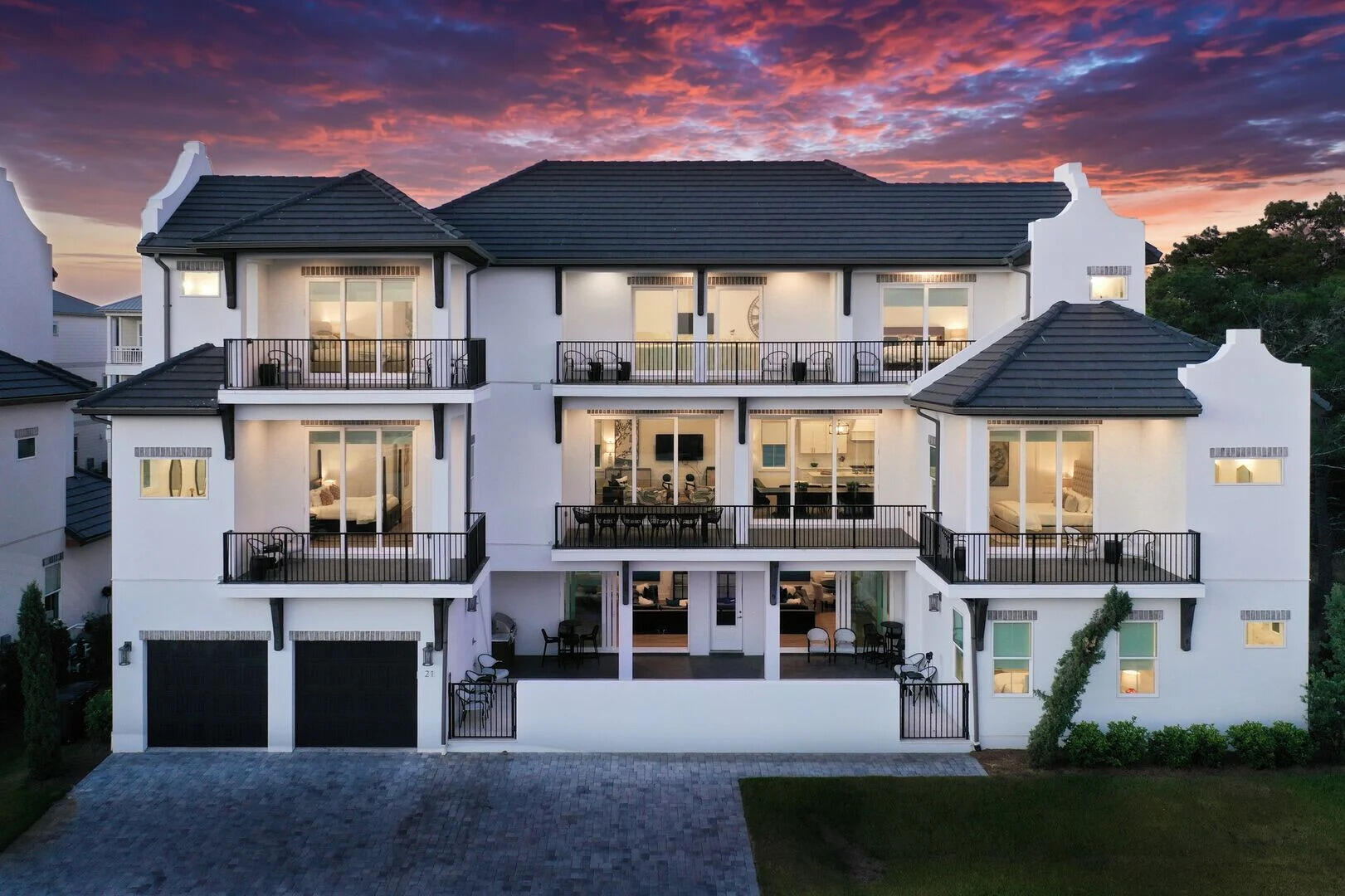 21 Penny Lane Exterior Pic