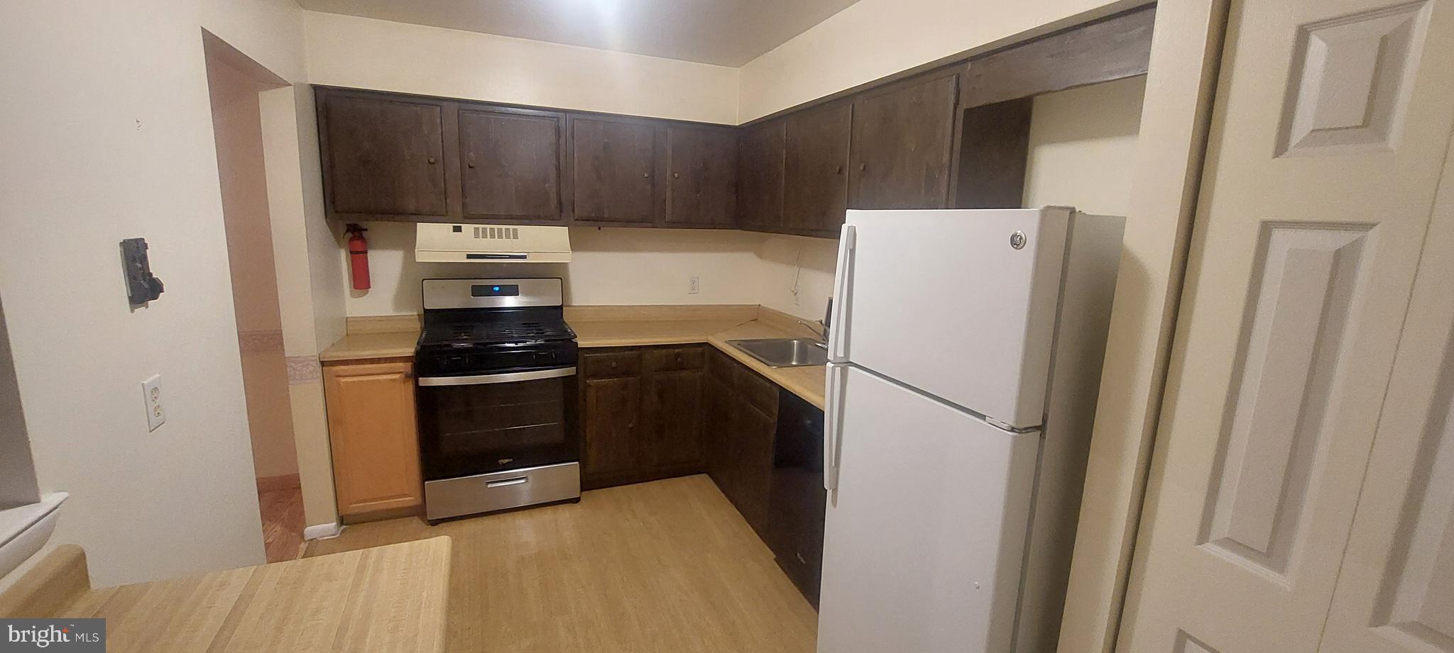 2900 State Hill Road, Unit I11 Wyomissing, PA 19610 - Photo 6 of 15 a white refrigerator freezer and a stove sitting inside of a kitchen