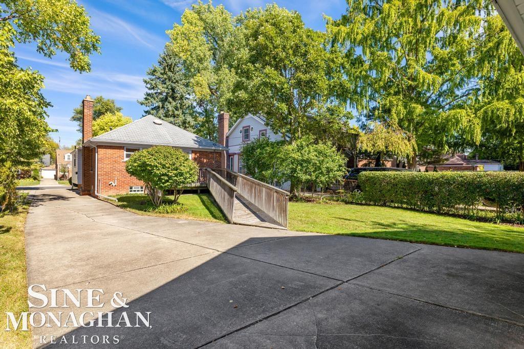 1793 Roslyn Road Grosse Pointe, MI 48236 - Photo 31 of 44 50199142-3BD7DC1F-DCD9-4891-9050-401B52618FA3.JPG