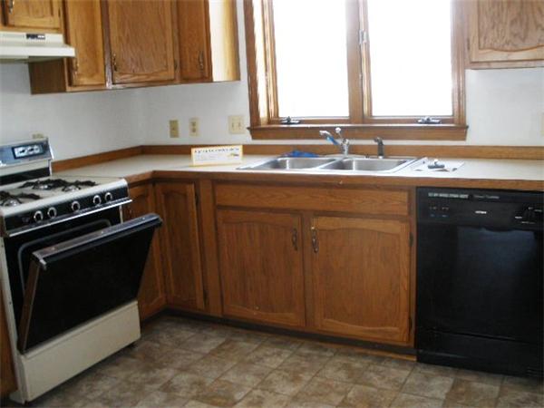 37 Luden Street Springfield, MA 01118 - Photo 3 of 9 Gallery Image 3