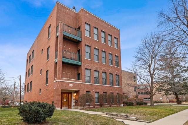 140 Ridge Avenue, Unit 2W Evanston, IL 60202 - Photo 2 of 36 a view of a building with a yard