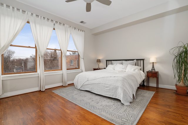 140 Ridge Avenue, Unit 2W Evanston, IL 60202 - Photo 18 of 36 a bedroom with a large bed and a large window