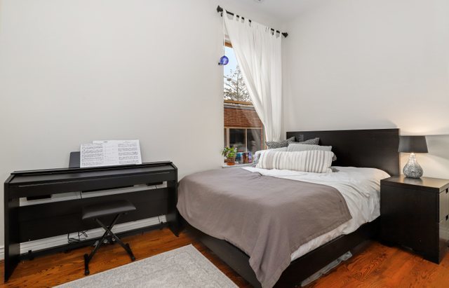 140 Ridge Avenue, Unit 2W Evanston, IL 60202 - Photo 29 of 36 a bedroom with a bed and a potted plant