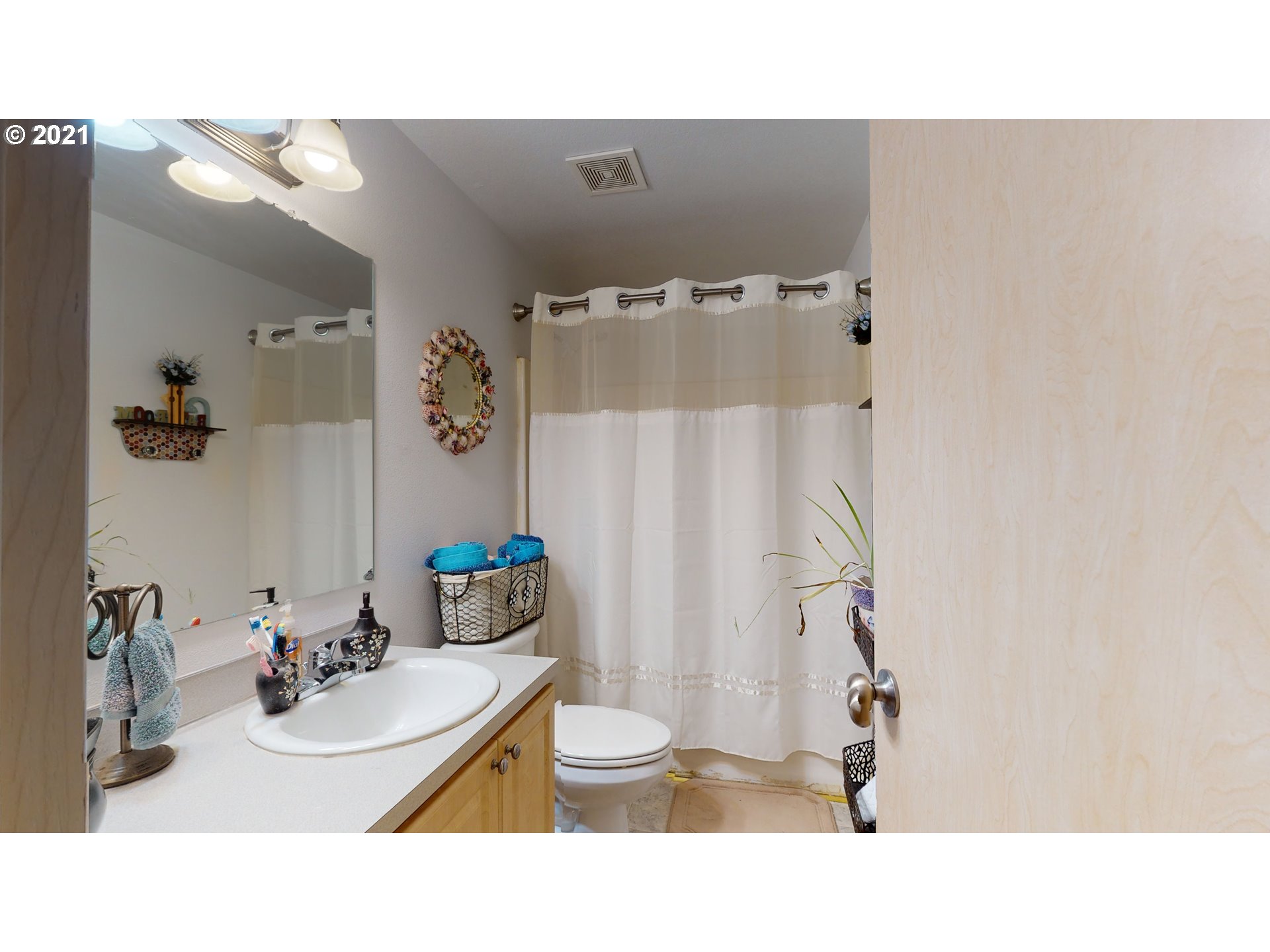 1803 Byron Creek Road Winston, OR 97496 - Photo 23 of 32 a bathroom with a sink toilet and shower