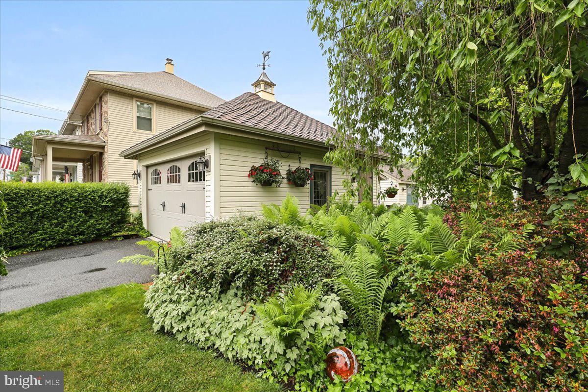 103 South Hazel Street Manheim, PA 17545 - Photo 4 of 47 Garage