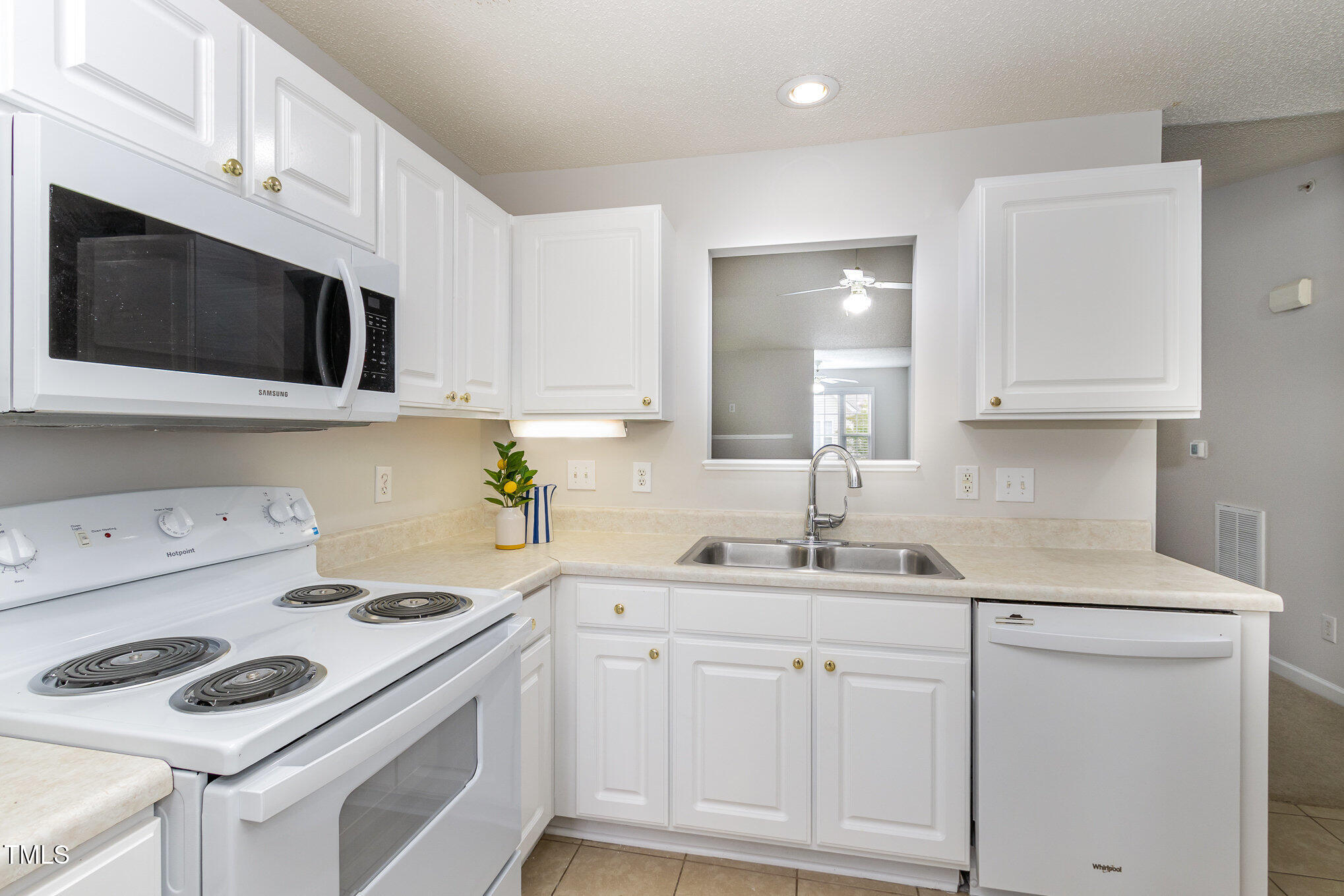 2411 Vancastle Way, Unit 202 Raleigh, NC 27617 - Photo 7 of 28 004_file_963