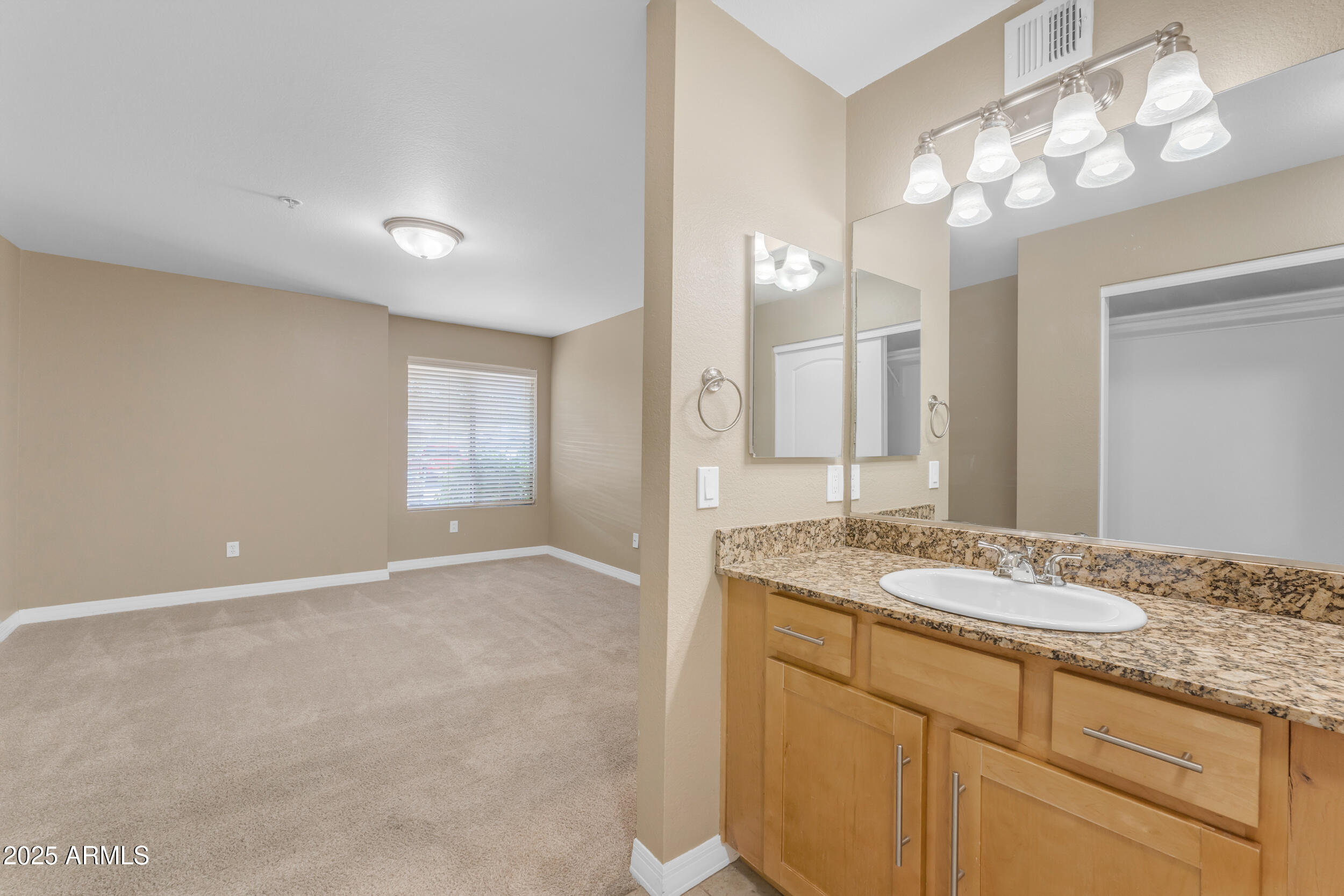 2025 East Campbell Avenue, Unit 140 Phoenix, AZ 85016 - Photo 37 of 52 Primary Ensuite