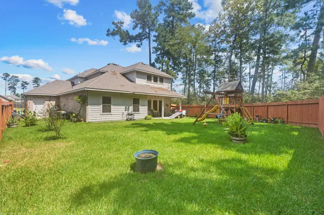 a view of a house with a backyard
