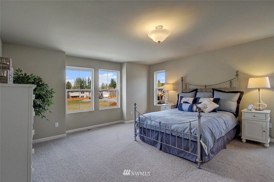4325 Lot Place Southeast, Unit 14 223 Bothell, WA 98021 - Photo 7 of 14 a bedroom with a bed lamp and window