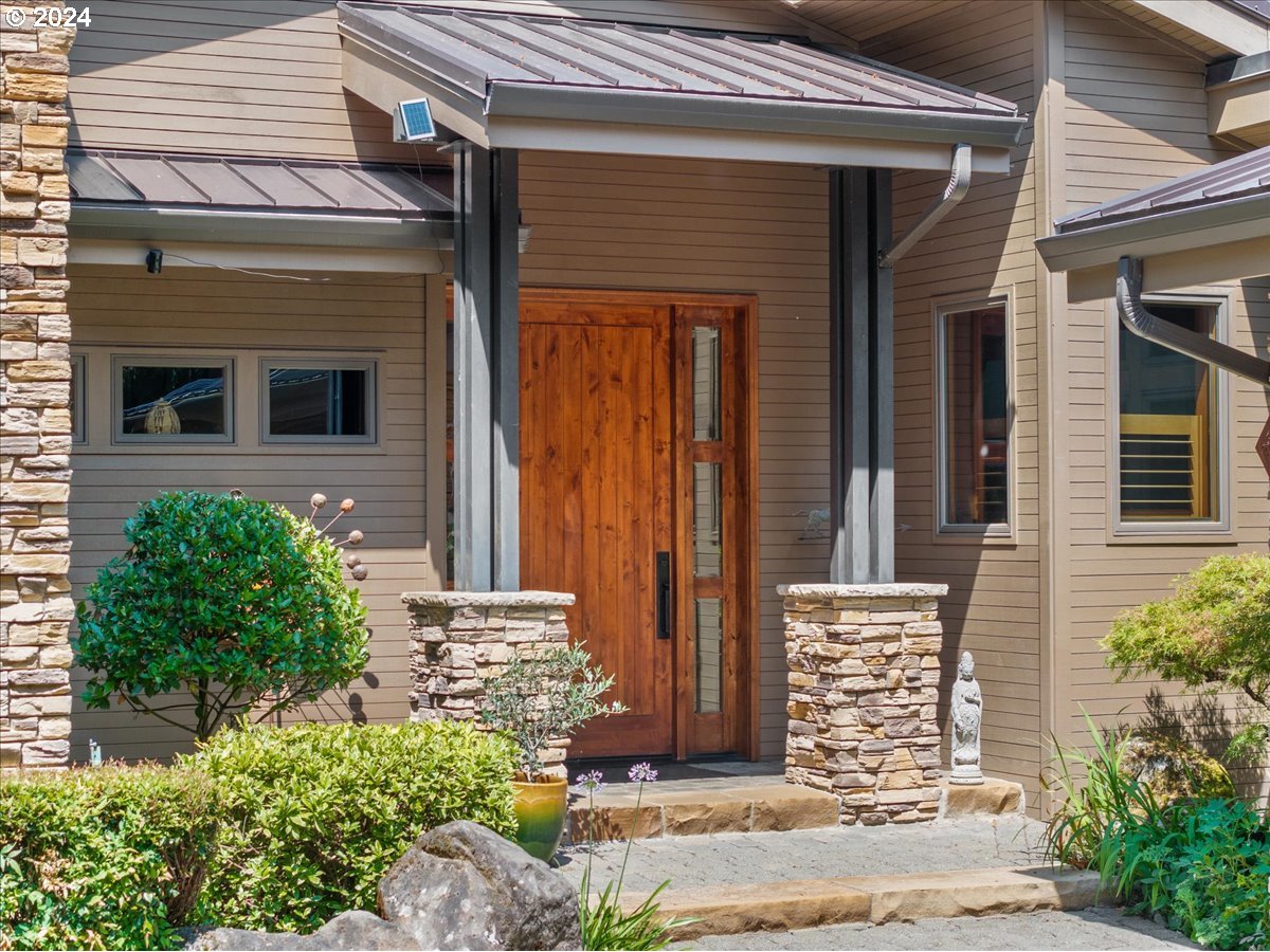 535 Middlecrest Road Lake Oswego, OR 97034 - Photo 3 of 46 Gallery Image 3