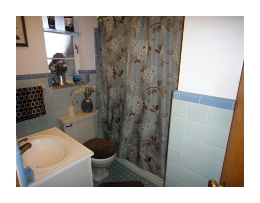 851 Agnew Road Baldwin, PA 15227 - Photo 5 of 12 Full Bath.