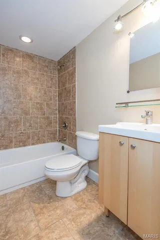 $179,900 | 4228 McPherson Avenue, Unit 312, St. Louis, MO 63108