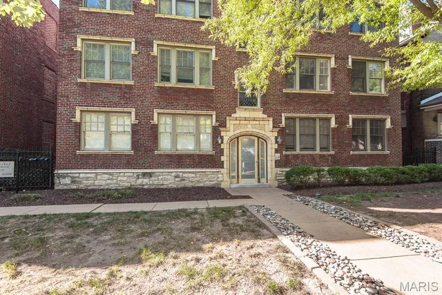 $179,900 | 4228 McPherson Avenue, Unit 312, St. Louis, MO 63108