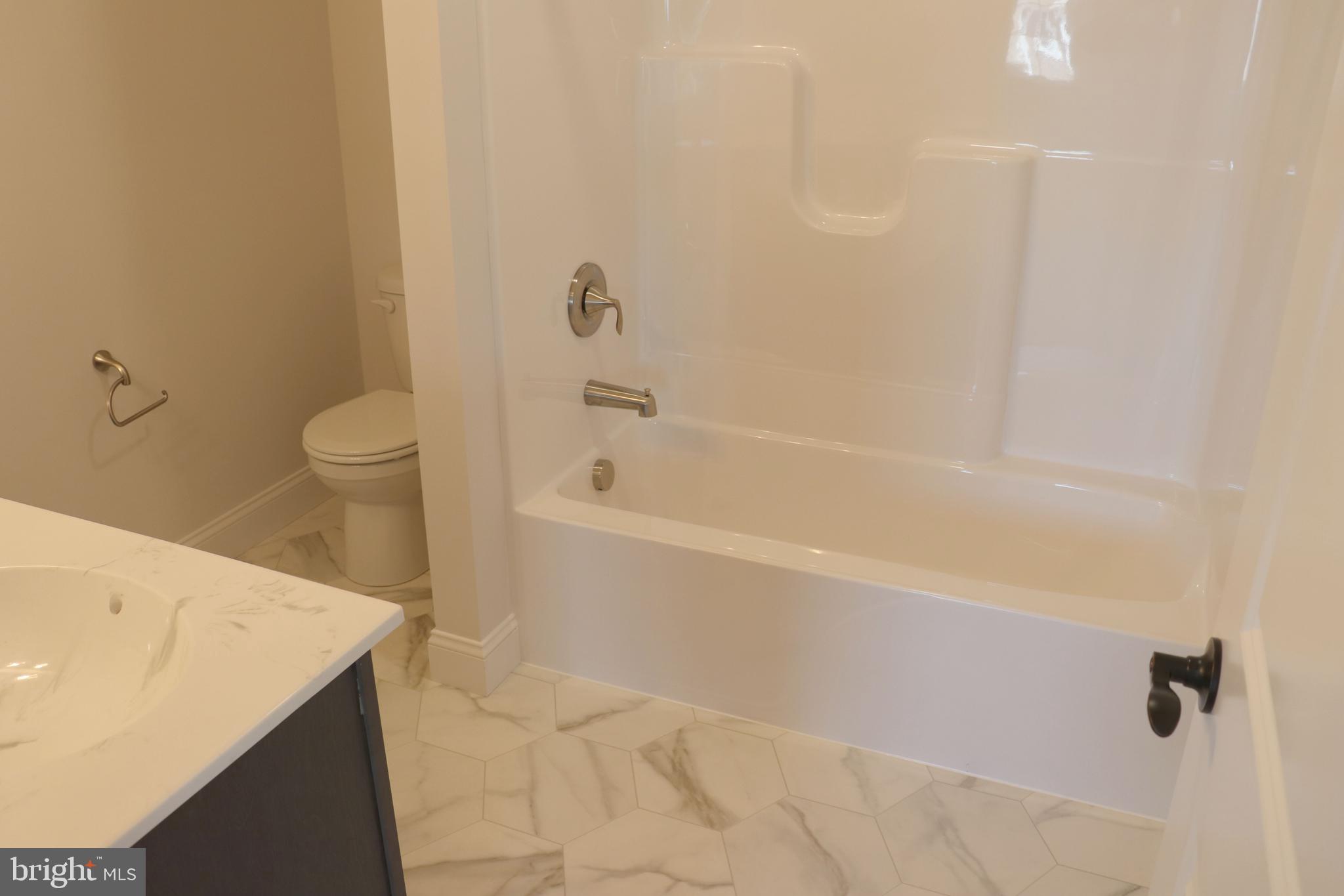 1029 Strafford Place, Unit 55 Lancaster, PA 17601 - Photo 37 of 40 a bathroom with a bathtub
