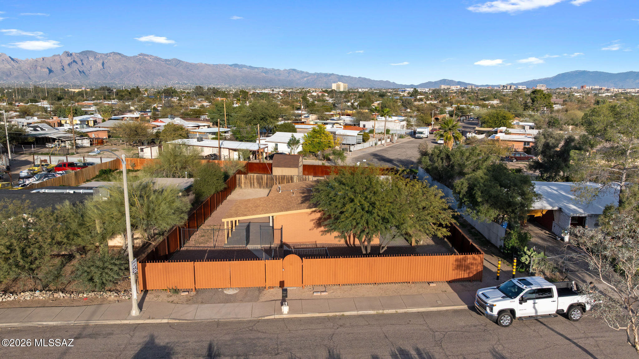 702 North Silverbell Road Tucson, AZ 85745 - Photo 3 of 23