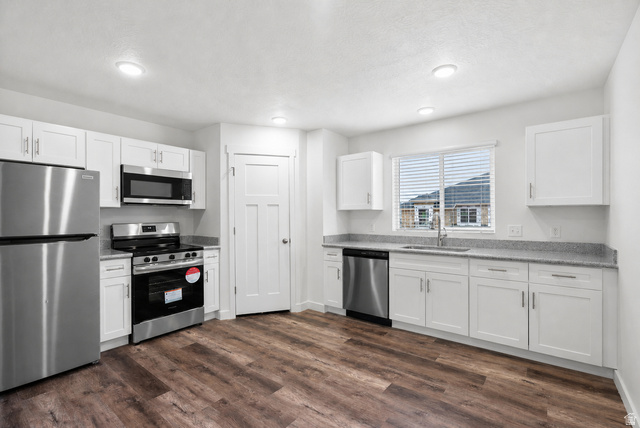 449 West 980th South Ogden, UT 84404 - Photo 8 of 23 Kitchen