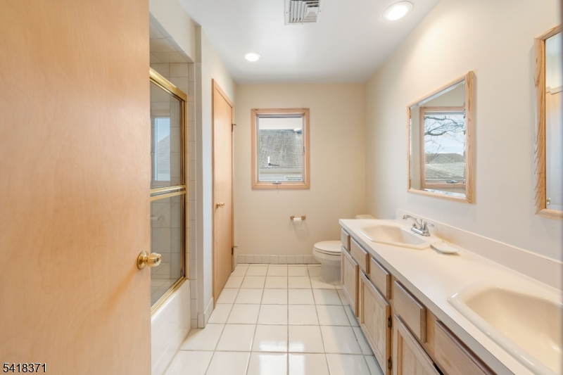 535 Yorktown Road Union, NJ 07083 - Photo 15 of 19