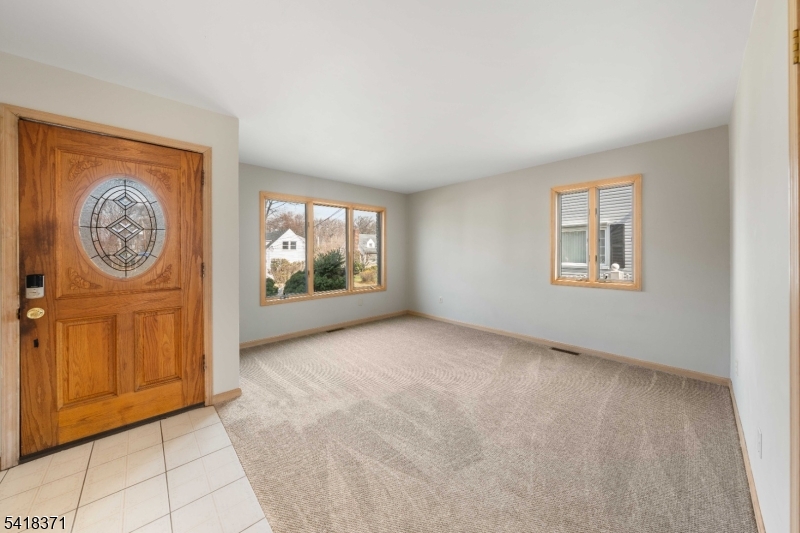 535 Yorktown Road Union, NJ 07083 - Photo 3 of 19